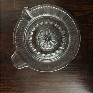 Glass Citrus Juicer with Pour Spout and Seed Barrier